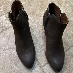 Frye Elegant Suede Brown Ankle Boots